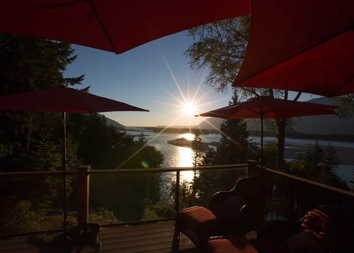 The Fraser River'S Edge B&B Lodge