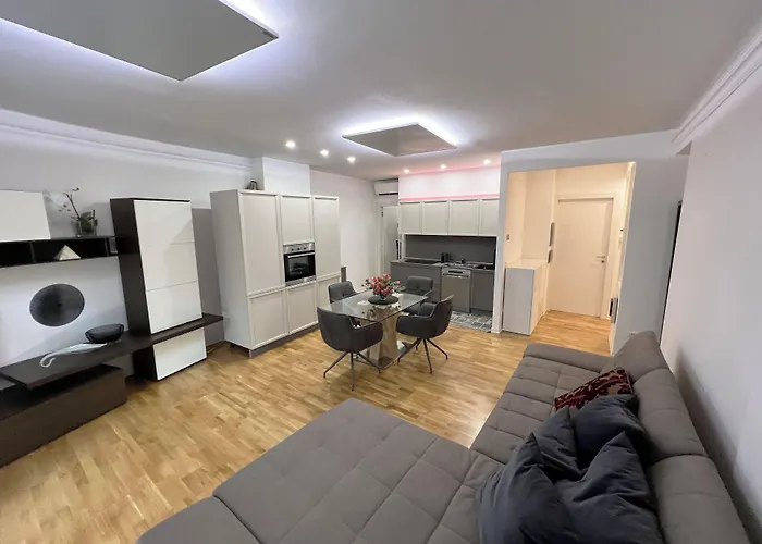 411 - Rooms & Apartments