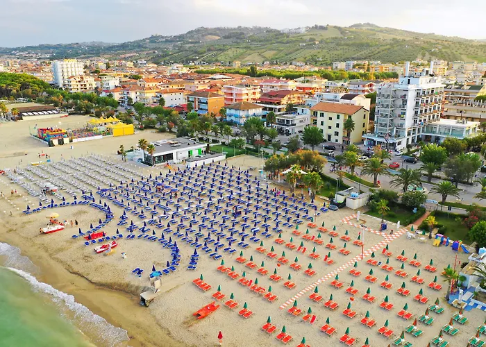 Hotel con piscina: Hotel Excelsior