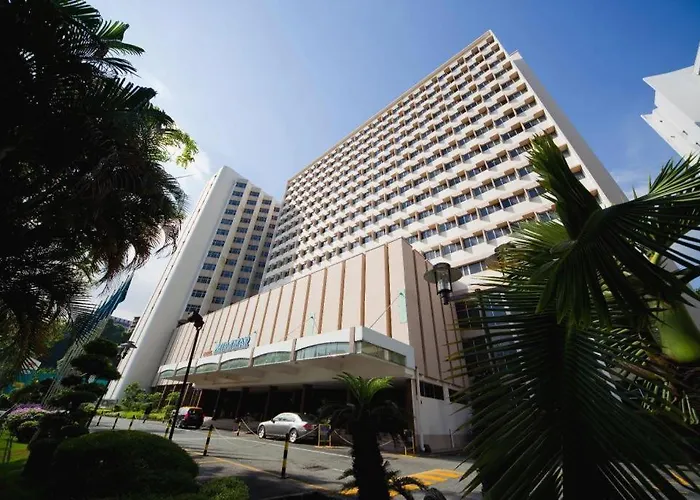 Luxury hotel only: Hotel Miramar Singapore