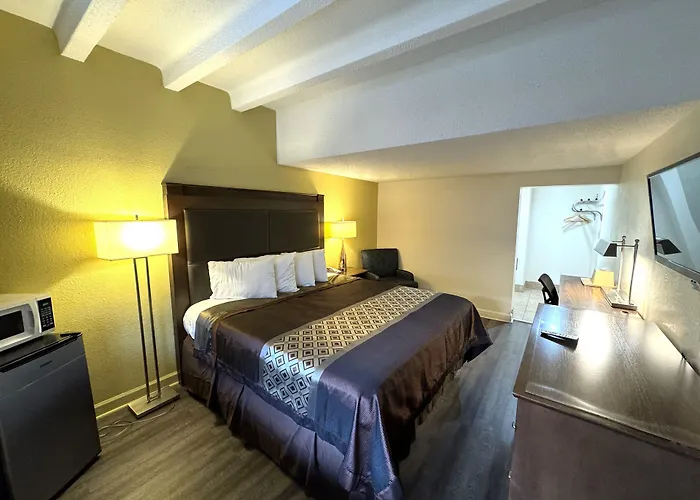 Motel: James River Inn & Suites