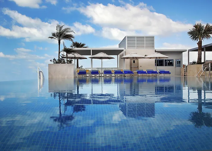 Luxury hotel only: Grand Cosmopolitan Hotel