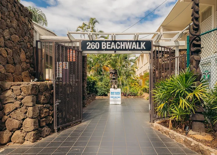 Hotel with pool: Waikiki Heritage Hotel
