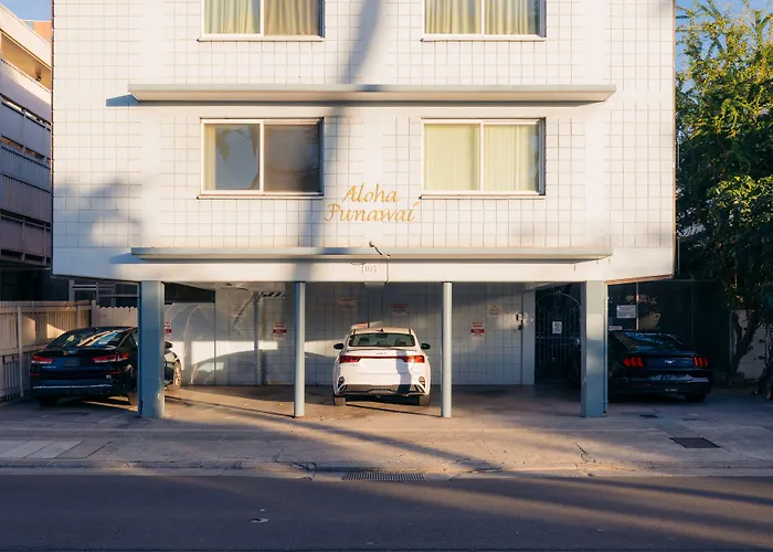 Hotel with pool: Waikiki Heritage Hotel