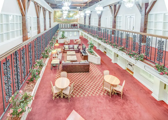 Hotel with view: Plaza Suites Downtown New Orleans