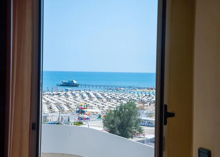 Hotel Con Piscina Audi Frontemare