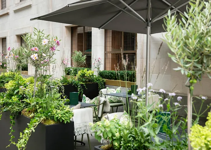 Hotel con piscina: Hotel Cafe Royal