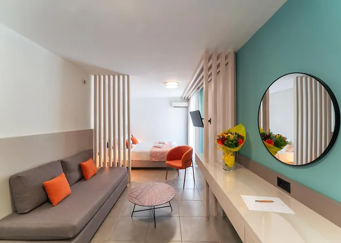 Amphitryon City Hotel