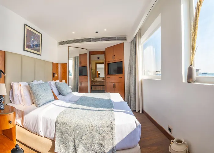 Hotel boutique: Sonesta Dahabeya Amirat II - Nile Cruise Ship From Luxor To Aswan 4 Nights