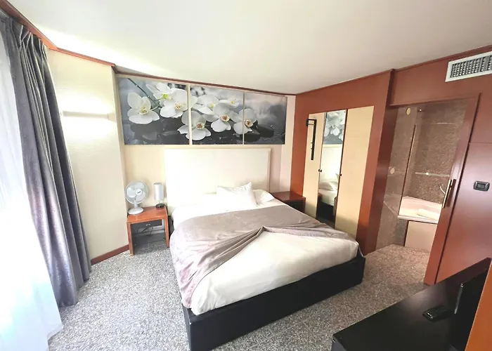 Goldstar Apartments & Suites