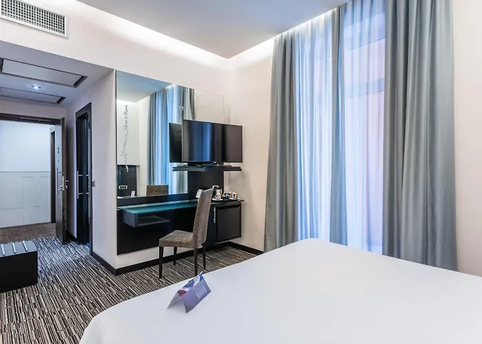 Hotel near College: Best Western Plus Hotel Universo