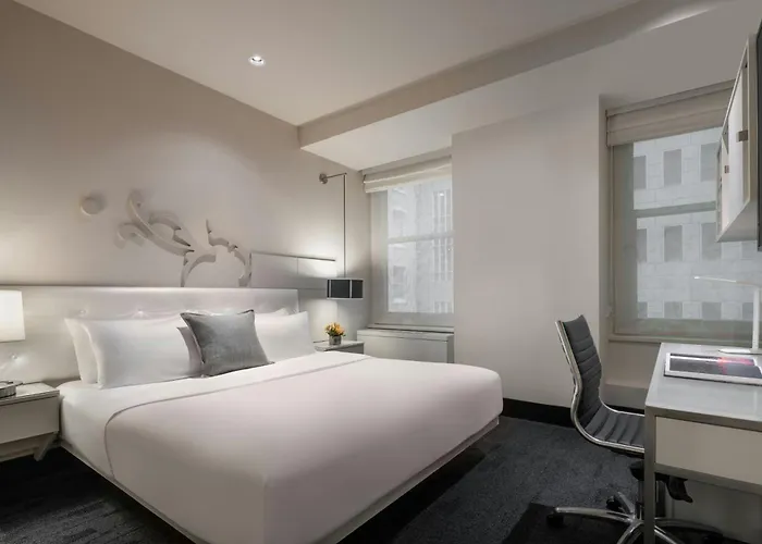 Central hotel: THE MIDLAND HOTEL, Chicago, a Tribute Portfolio Hotel