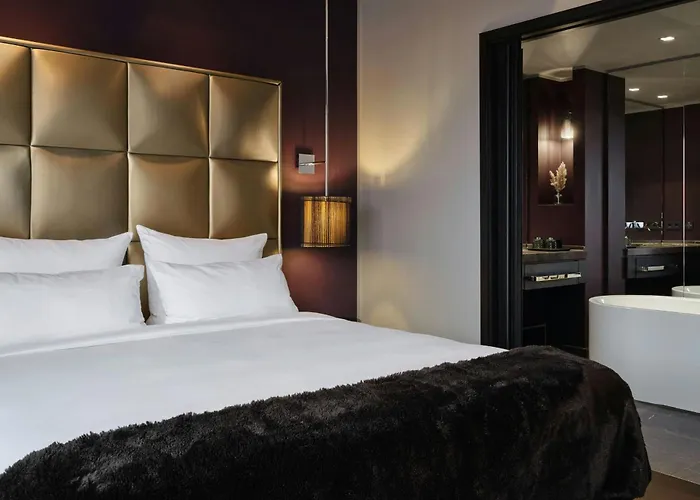 Romantisch hotel: Roomers Frankfurt Central, Autograph Collection