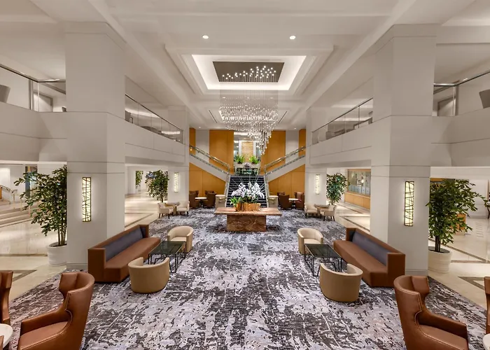 Hotel with pool: Hilton Los Angeles Airport