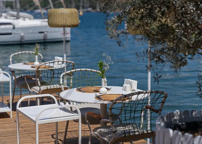 Hotel with pool: Yacht Classic Hotel - Boutique Class