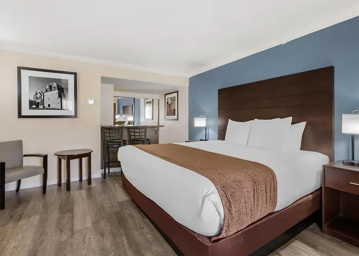 Hotel with view: Best Western Innsuites Tucson Foothills Hotel & Suites