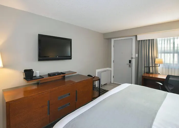 Clarion Pointe