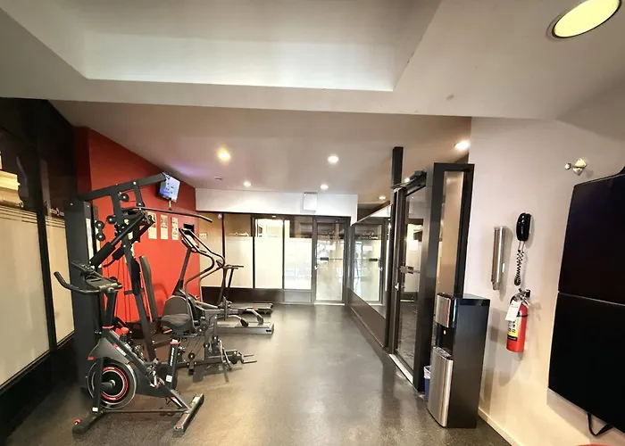 Ramada By Wyndham Kelowna Hotel & Conference Center