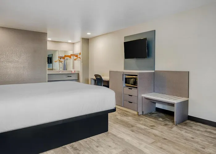 Luxury hotel only: Surestay Hotel By Best Western Ukiah