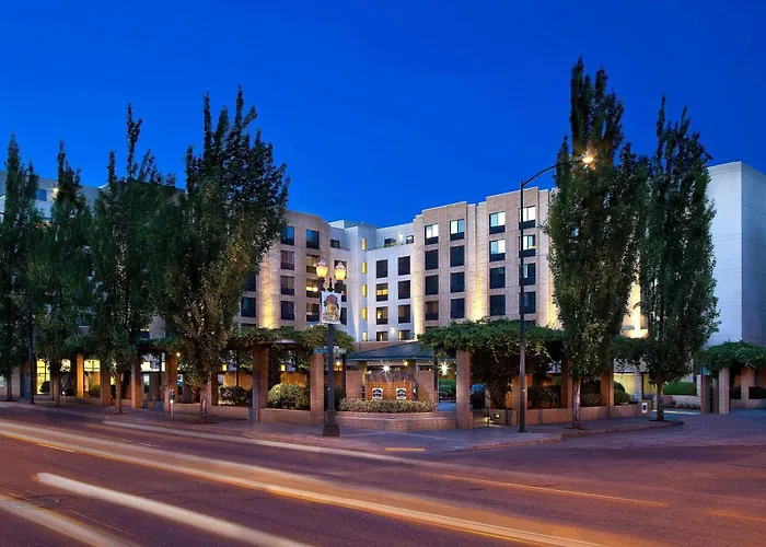 Airport Hotel: Courtyard Portland Downtown / Convention Center