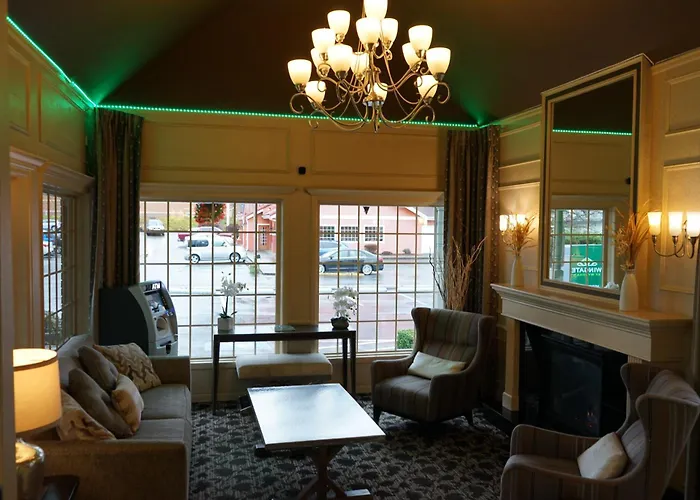 Pet Friendly hotel: Wingate By Wyndham Bellingham Heritage Inn