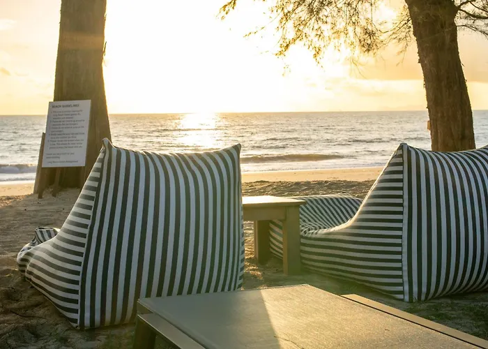 Pet Friendly hotel: Long Beach Chalet - Sha Extra Plus