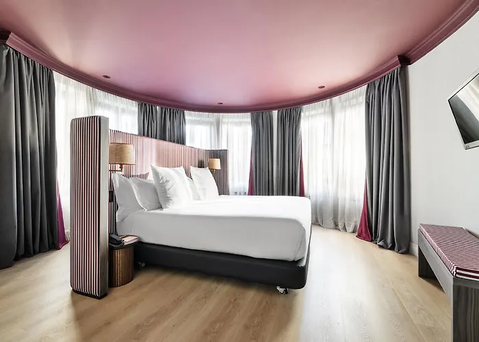 Hotel: One Shot Luchana