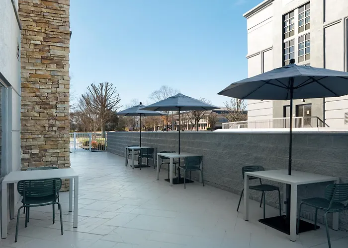 Hotels with tennis Spark By Hilton Murfreesboro