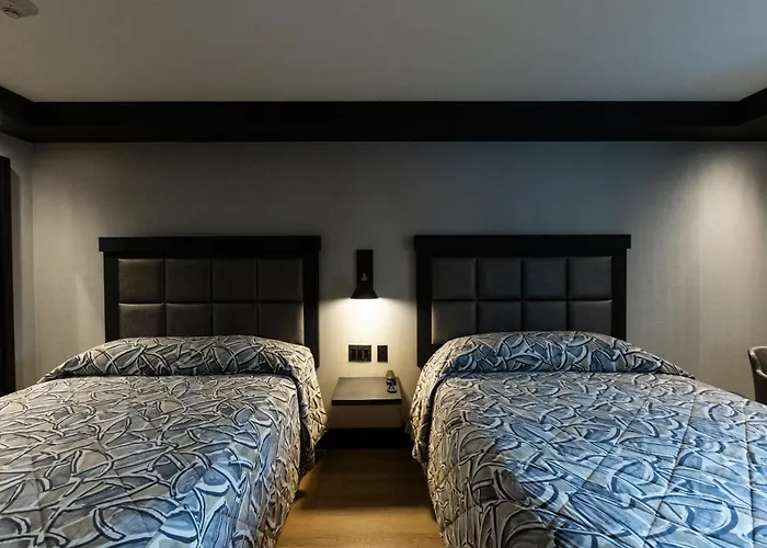 Lodge: Hotel Le Chablis Cadillac