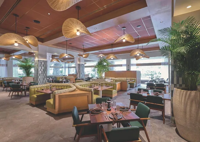 Beach hotel: Universal'S Loews Royal Pacific Resort