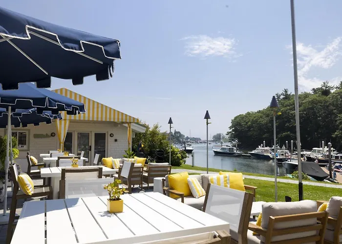 Pet Friendly hotel: Yachtsman Lodge & Marina