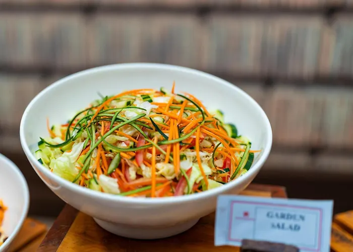 Hotel with Tennis: West Wood Hotel