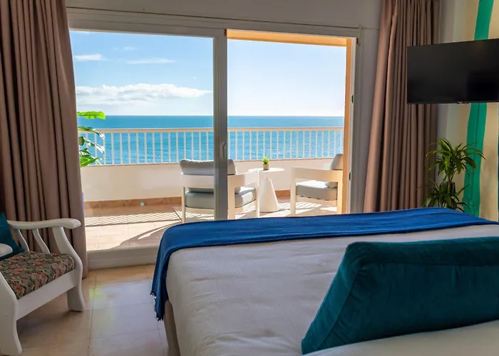 Hotel cerca del colegio: Apartamentos La Jabega