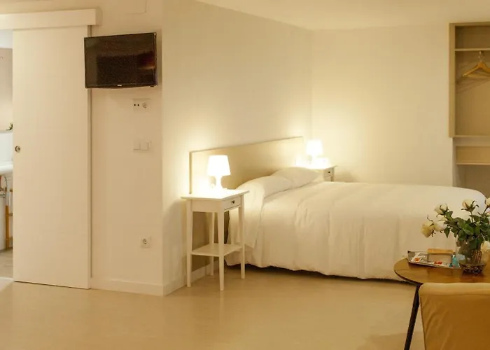 Hotel romantico: Host & Home