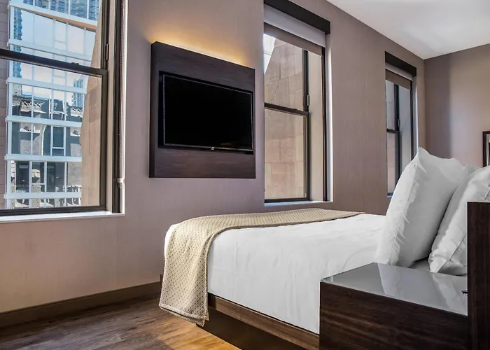 Central hotel: Cambria Hotel Chicago Loop - Theatre District
