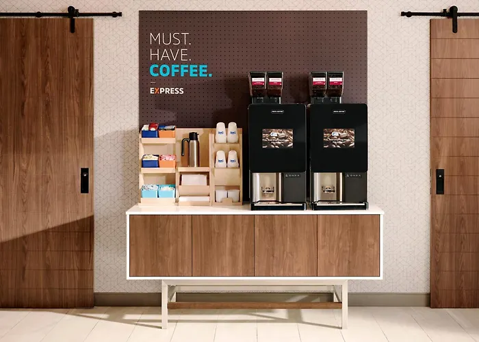 Hotel with Tennis: Holiday Inn Express & Suites San Antonio North-Windcrest By Ihg