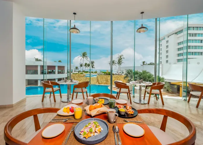 Hotel with view: Altitude At Krystal Grand Cancun