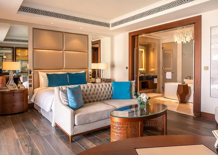 Beach hotel: Royal Saray Resort