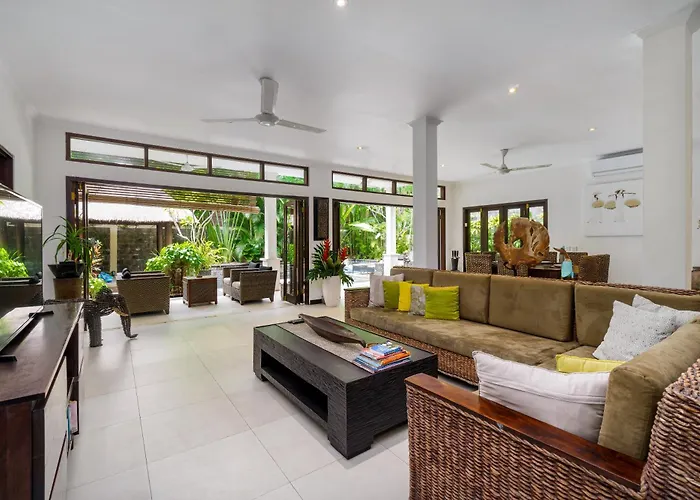 Hotel near College: Villa Kipas