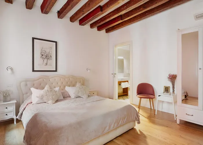 Hotels Close to Airport Bianca Cappello House