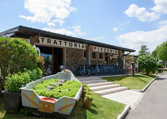 Hotel con piscina: Appartamenti Camping Tiglio