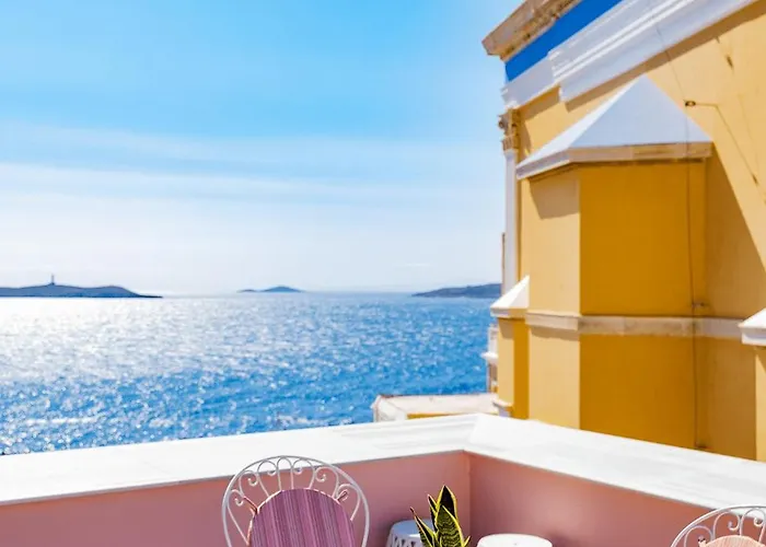 Airport Hotel: Villa Selena - 1830S Art-House Suites In Vaporia, 50M From Asteria Beach