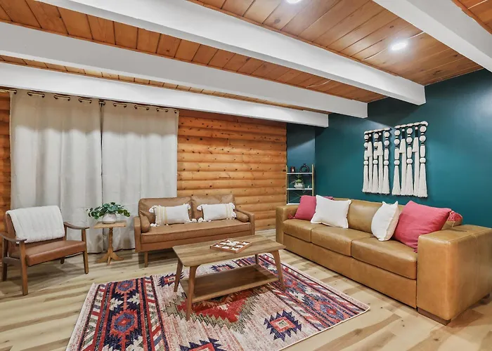 Pet Friendly hotel: Tahoe Mountain Inn
