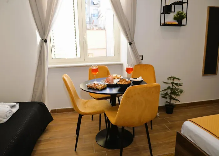 BlackWoody Contemporary Rooms - Napoli Centro Storico