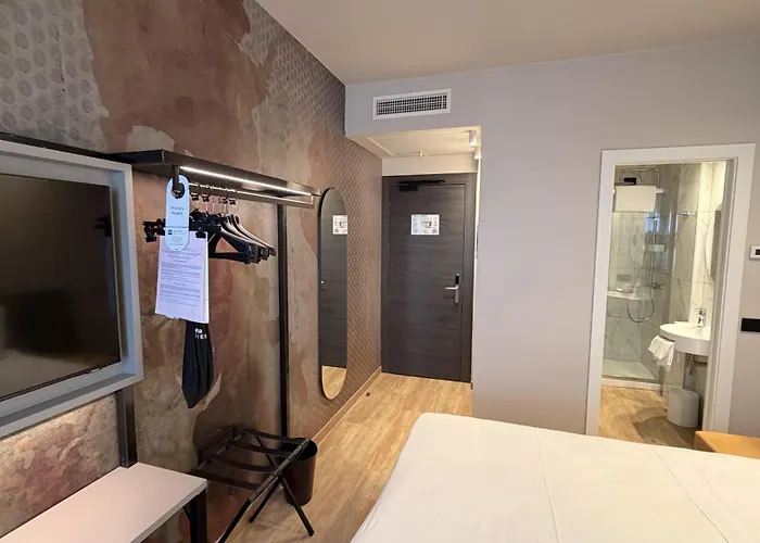  Astoria Sure Collection By Best Western