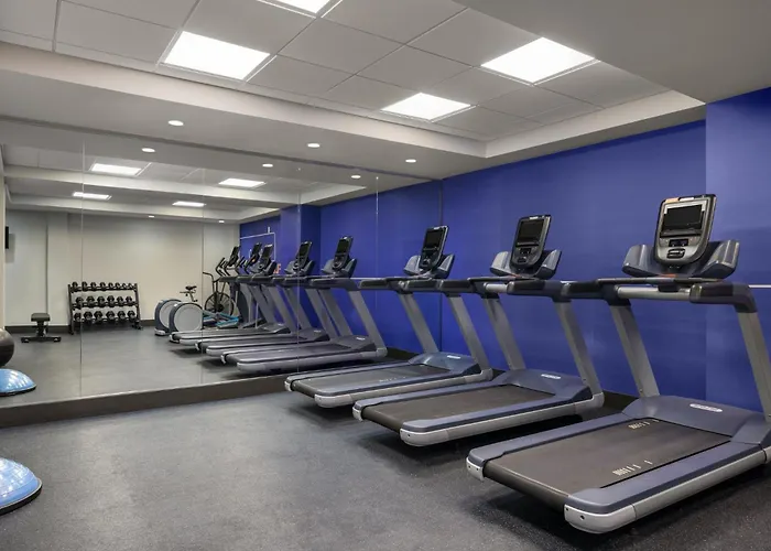 Holiday Inn Express & Suites Phoenix - Midtown, An Ihg