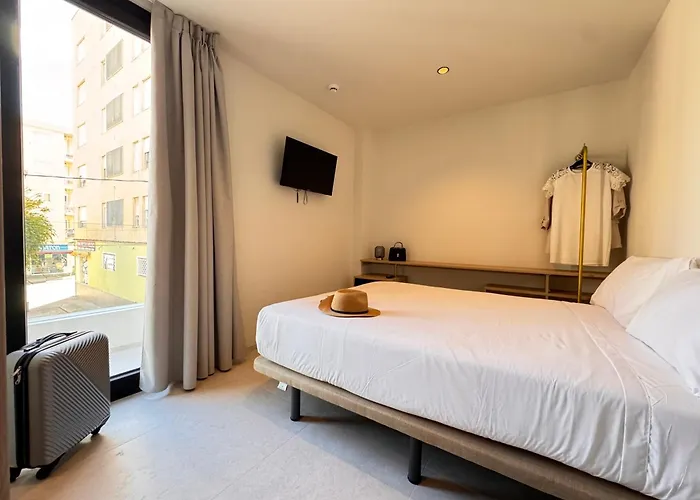 Hugo Beach Hotel & Apartments