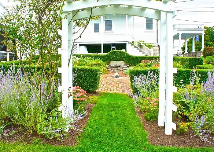 B&B only: Inn At Mystic