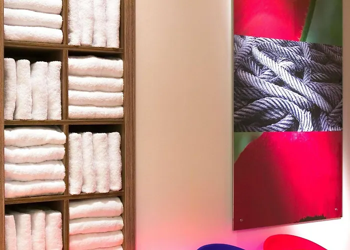 Central hotel: Novotel Hamburg City Alster