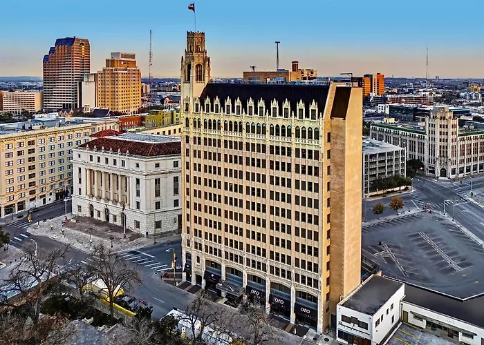 Hotel central: The Emily Morgan Hotel - A Doubletree By Hilton